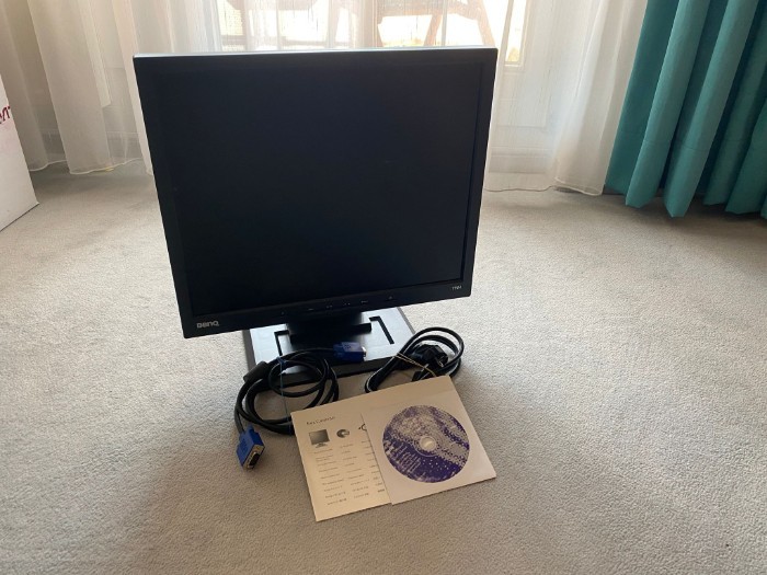 19 LCD Monitor BenQ T904