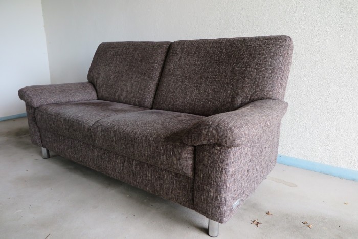 2 Sofas zu verschenken