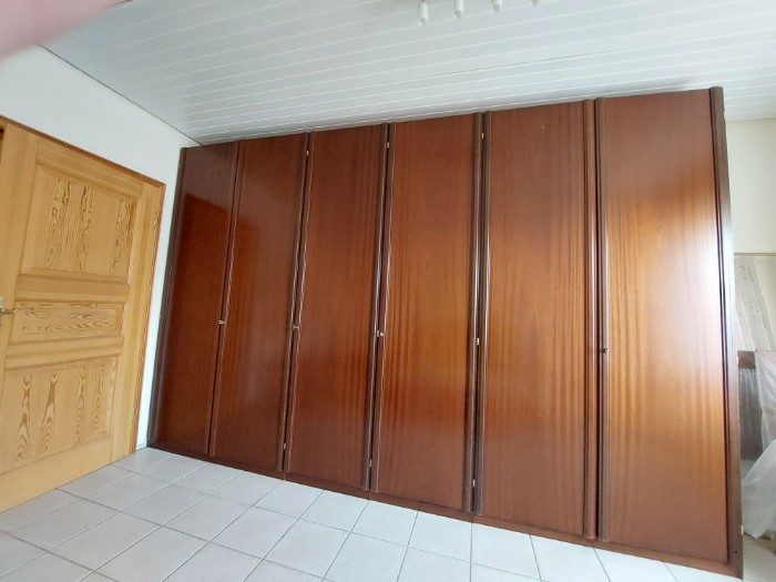 Grosser Kleiderschrank mit viel Platz fr 100 EUR