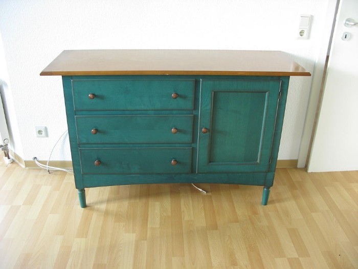 Gut erhaltenes Sideboard